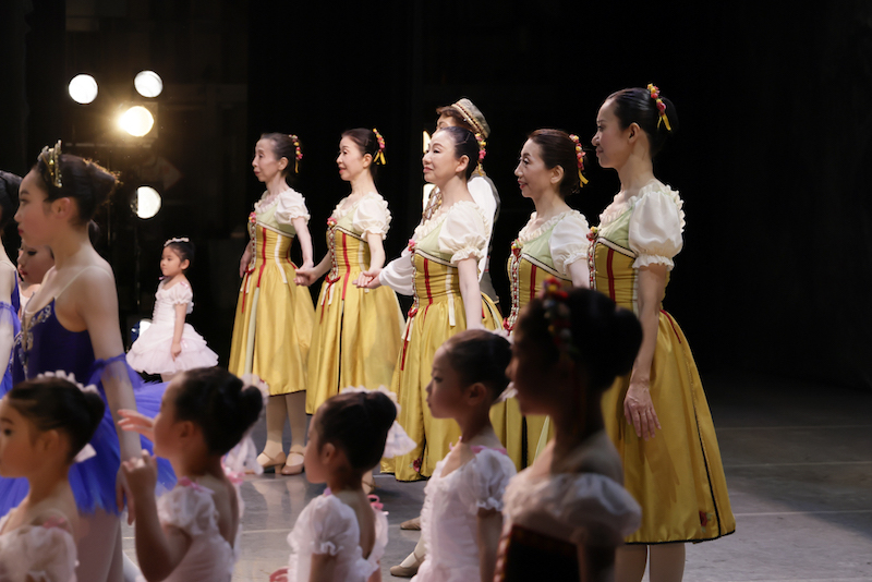 「Coppélia」より 第3幕 鐘の祭り2